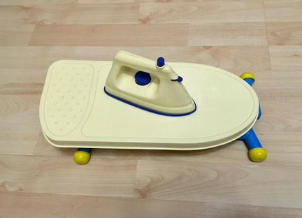 Игрушечный набор Детская гладильная доска с утюгом