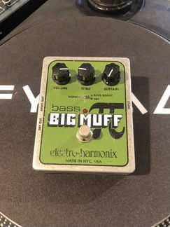 Electro Harmonix Bass Big Muff (зеленый)
