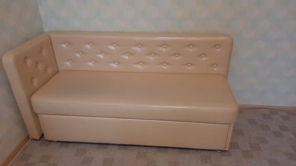 Диван бежевый