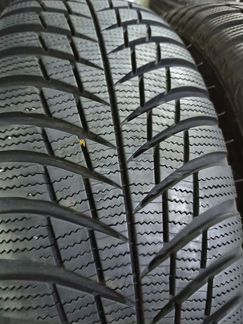 215/65/17 Bridgestone blizzak lm 001