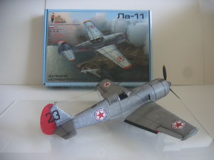 Сборная модель-копия истребителя Ла-11