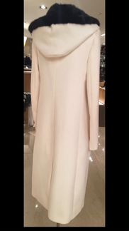 Женское пальто белое Valentino c капюшоном Италия