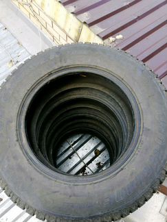 Продам зимнюю резину Bridgestone 215 /70 /16
