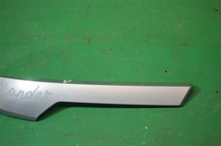 Накладка решетки радиатора правая Mitsubishi