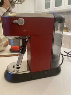 Кофеварка капсульная DeLonghi Dedica EC 685 Red