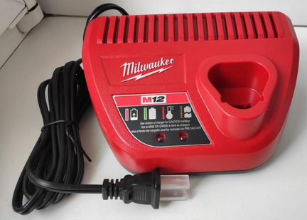Зарядное устройство Milwaukee m12