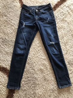 Тёмно-синие джинсы