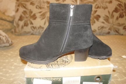 Новые замшевые сапожки