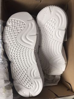 Женские кроссовки Adidas белые