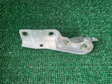 Петля капота правая Mitsubishi Colt Z3 A