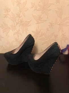 Туфли на танкетке