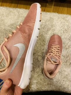 Кроссовки Nike спортивные