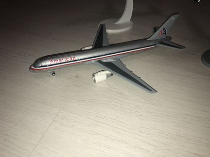 Модели самолётов Boeing 757, 787 Dreamliner