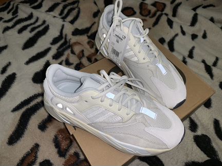Adidas Yeezy Boost 700 Analog