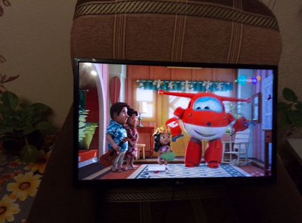 Телевизор ЖК LG28LF450U(72см). Настенный, с цифрой