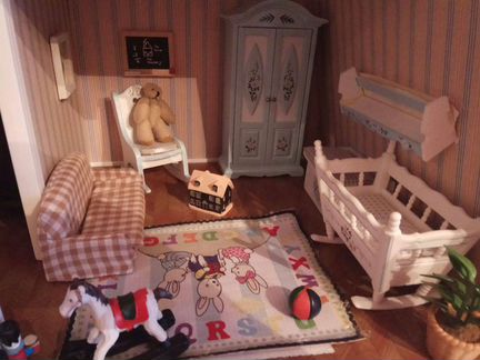 Домик кукольный