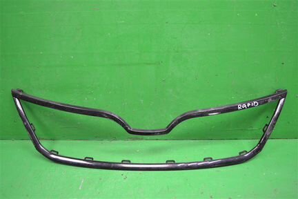 Накладка решетки радиатора Skoda Rapid 2012