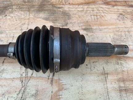 Приводной вал левый Mitsubishi Lancer 10 2.0