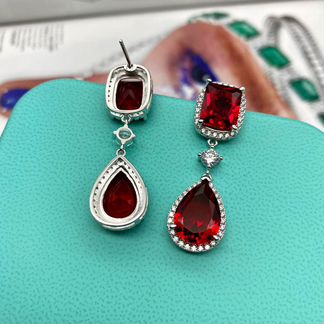 Серьги Серебро 925 с красными камнями