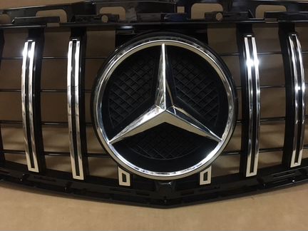 Решетка радиатора Мерседес 212 AMG Рестайлинг