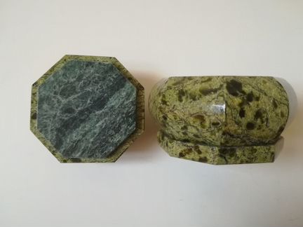 Шкатулка из змеевика