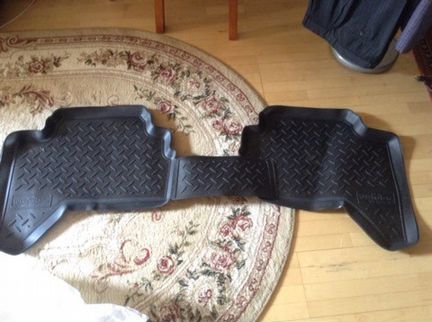 Продам новые задние салонные коврики на L200