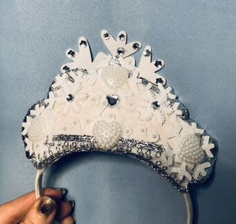 Нарядная корона снежинки