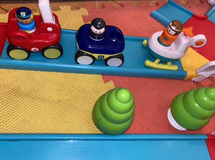 Трек(дорога) с пожарным и полицейским участком