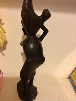 Скульптура из африканского дерева