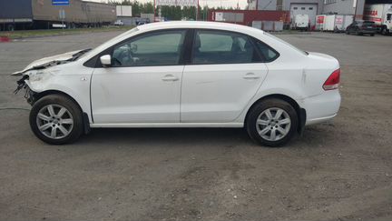Volkswagen Polo 1.6 МТ, 2012, битый, 110 000 км