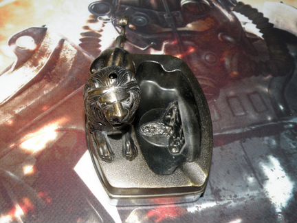 Зажигалка-пепельница с барельефом льва, металличес