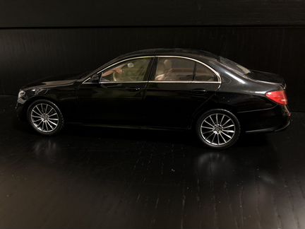 Mercedes-Benz E-class 1/18