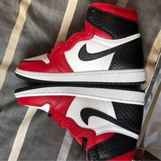 Jordan 1 Retro High Satin Snake Chicago (W),9,5 US