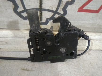 Замок капота Audi A4 B9 2015