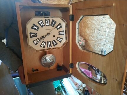 Механические часы с маятником