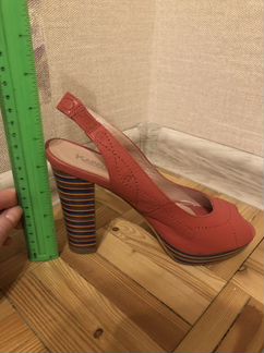 Босоножки женские 37 размер почти новые. натуральн