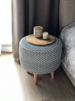 Пуф на ножках