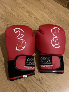 Боксерские перчатки Rival красные 10oz новые