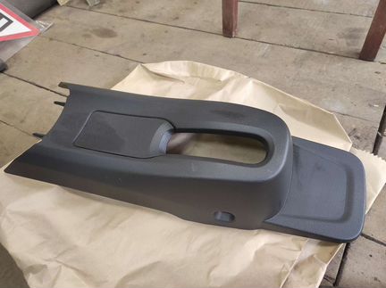 Центральный тоннель пола на LADA Vesta