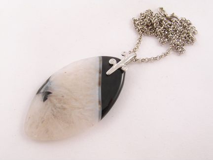 Подвеска Талый снег (черно-белый агат)