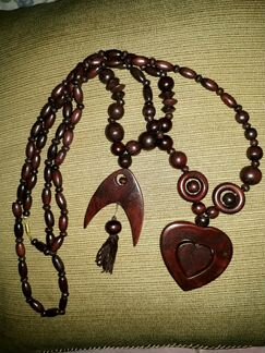 Украшение из дерева